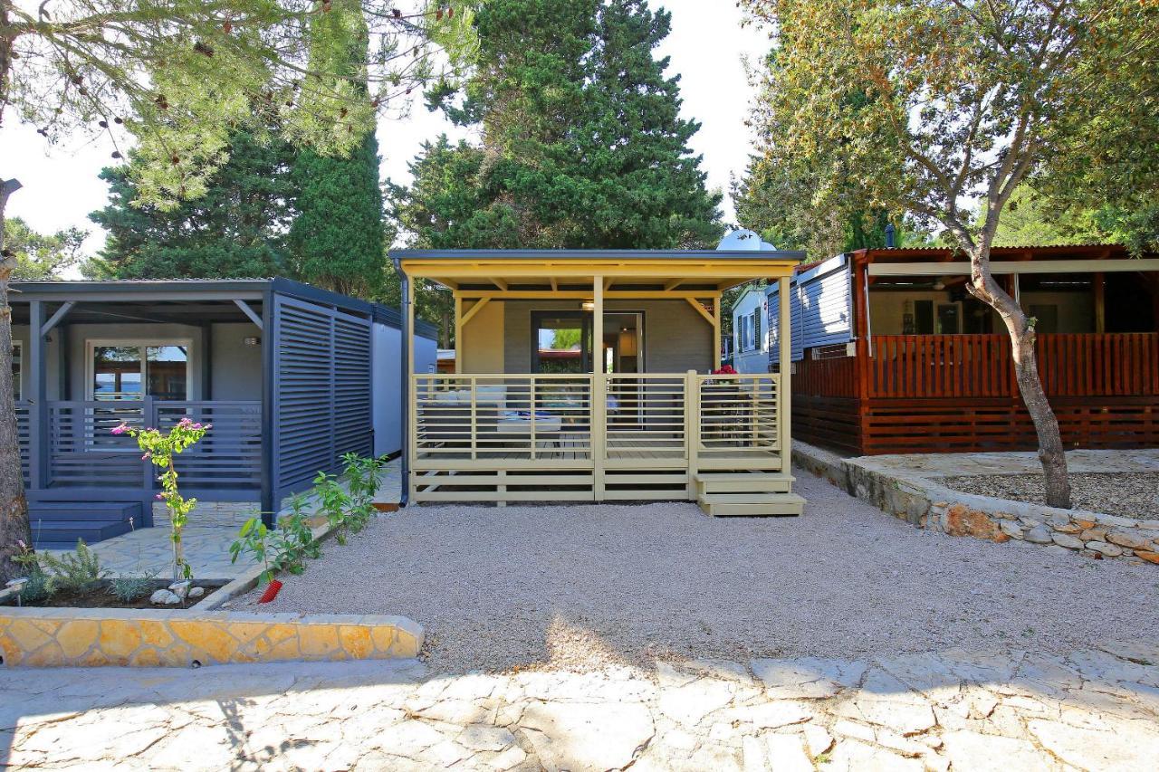 Mobile Homes & Bungalows Ljutic Biograd Na Moru Buitenkant foto