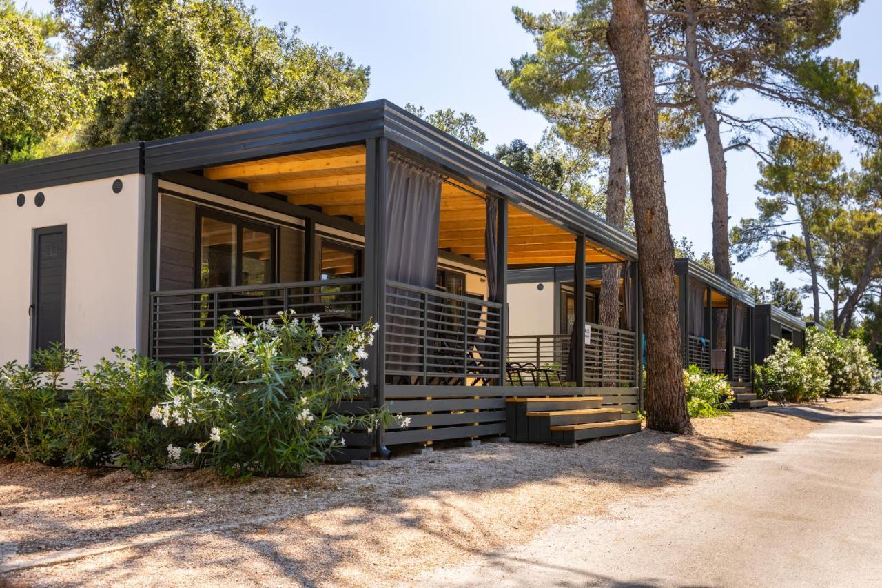 Mobile Homes & Bungalows Ljutic Biograd Na Moru Buitenkant foto